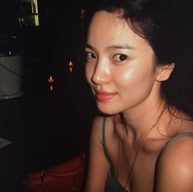 Mặt mộc của Song Hye Kyo không hề có một khuyết điểm nào. Ảnh: Soompi. Bat mi bi quyet gin giu ve dep khong tuoi cua Song Hye Kyo hinh anh 1