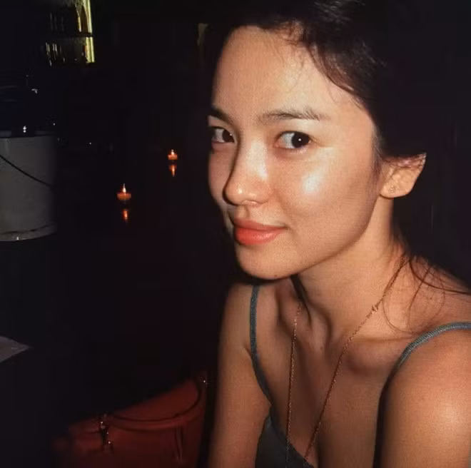 Mặt mộc của Song Hye Kyo không hề có một khuyết điểm nào. Ảnh: Soompi. Bat mi bi quyet gin giu ve dep khong tuoi cua Song Hye Kyo hinh anh 1