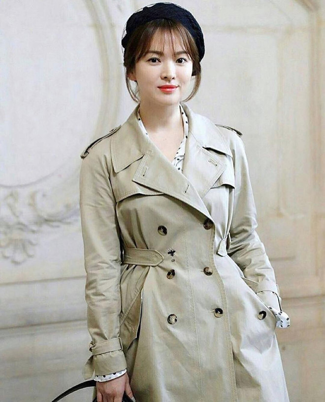 Ngoài mặt nạ dưỡng da mặt, Song Hye Kyo cũng đầu tư rất nhiều vào son dưỡng và mặt nạ môi để phần da mỏng manh này luôn được cấp ẩm đầy đủ. Ảnh: Dior. Bat mi bi quyet gin giu ve dep khong tuoi cua Song Hye Kyo hinh anh 5