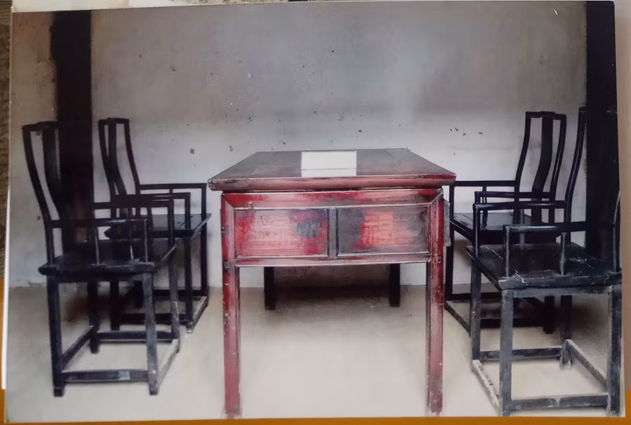 Một trong những vật dụng còn sót lại trong dinh thự