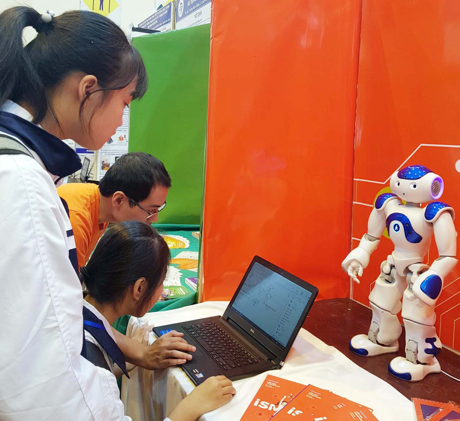 Ứng dụng công nghệ thông tin giúp học sinh trải nghiệm sáng tạo trong khám phá khoa học kỹ thuật