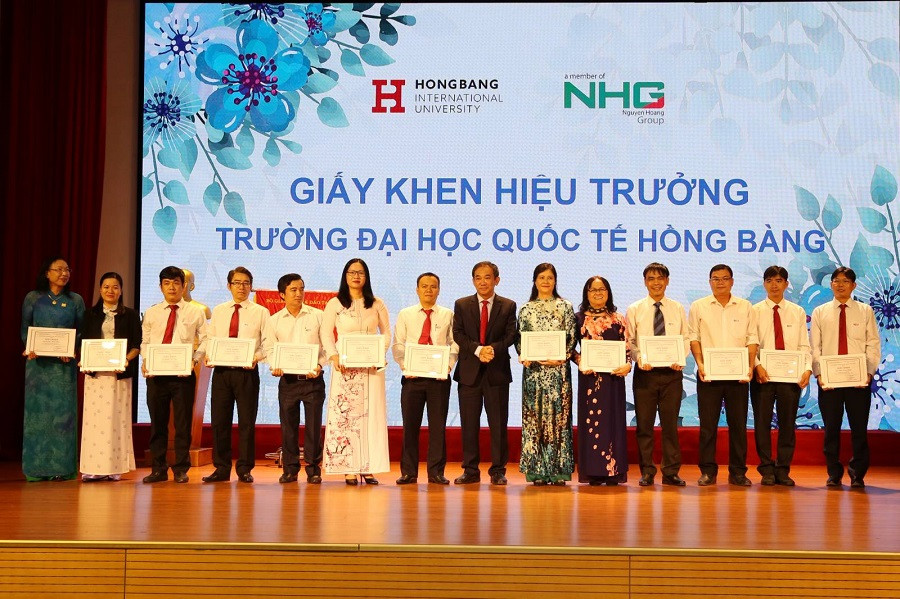 Những CB-GV xuất sắc nhận bằng khen của Hiệu trưởng Nhà trường
