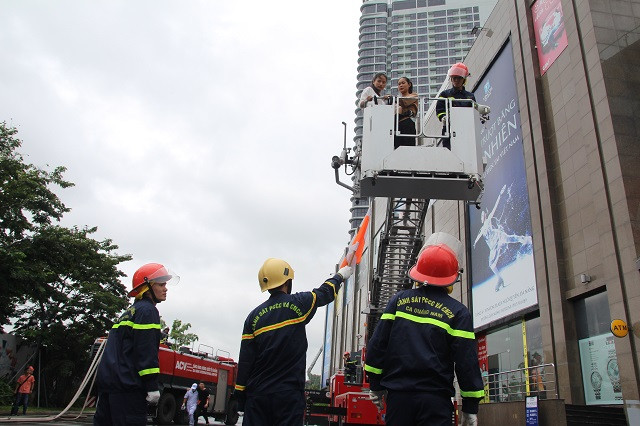 Đây cũng là dịp để đánh giá tính năng, tác dụng, hiệu quả thực tế của các loại phương tiện, thiết bị chữa cháy, tìm kiếm CNCH, thông tin liên lạc và công tác hậu cần phục vụ chiến đấu...