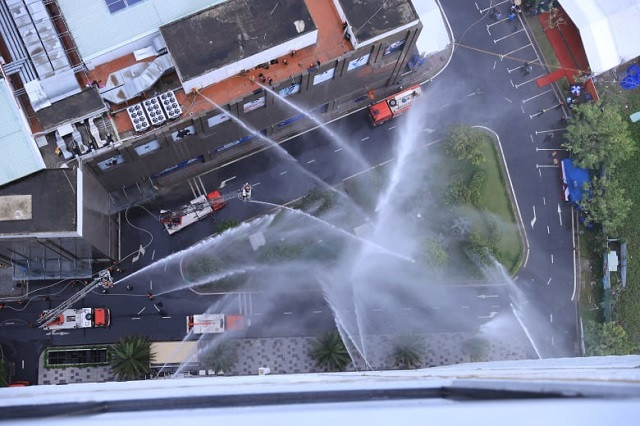 Toàn cảnh buổi diễn tập nhìn từ trên cao.