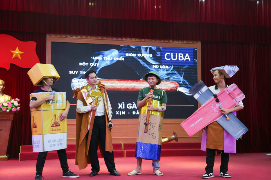 Các đội thi tham gia phần thi năng khiếu. Các đội thi tham gia phần thi năng khiếu.