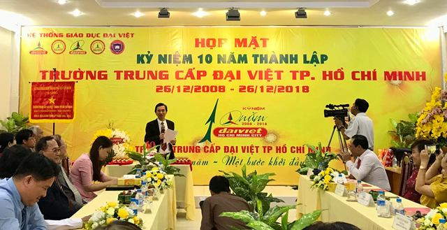 TS Lê Lâm-Chủ tịch HĐQT hệ thống Giáo dục Đại Việt phát biểu, tri ân đội ngũ CBQL, GV Trường Trung cấp Đại Việt TPHCM tại lễ kỉ niệm 10 năm thành lập trường 