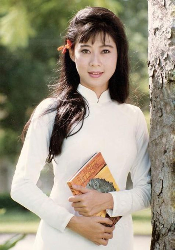 Nhan sắc sang trọng, đài các thời son trẻ của Diễm Hương ảnh 6