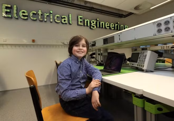 Thần đồng 9 tuổi sẽ trở thành người tốt nghiệp đại học trẻ nhất thế giới ảnh 1