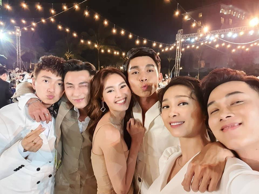 Đông Nhi đăng album ảnh cưới, Ngô Kiến Huy - Jun Phạm "giận tím người" ảnh 6 Đông Nhi đăng album ảnh cưới, Ngô Kiến Huy - Jun Phạm giận tím người vì bị dìm tả tơi-8