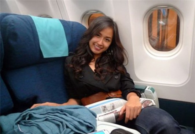 Đủ cung bậc nhan sắc khi mỹ nhân Việt để mặt mộc đi máy bay - Hình 5 Du cung bac nhan sac khi my nhan Viet de mat moc di may bay-Hinh-5