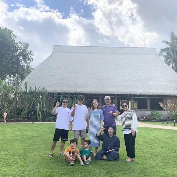 Động thái của Song Hye Kyo khi gia đình Song Joong Ki khoe ảnh vui vẻ Song Hye Kyo,Song Joong Ki,sao Hàn