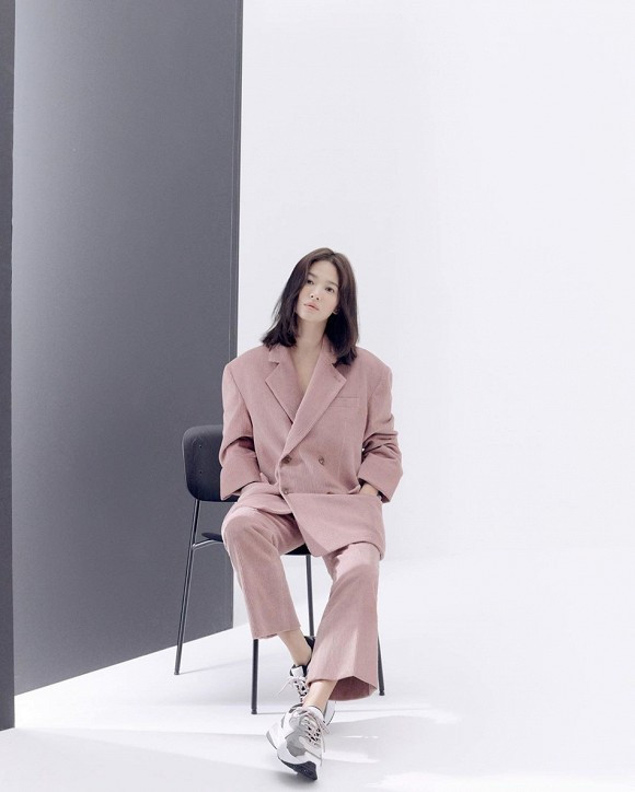 Động thái của Song Hye Kyo khi gia đình Song Joong Ki khoe ảnh vui vẻ Song Hye Kyo,Song Joong Ki,sao Hàn