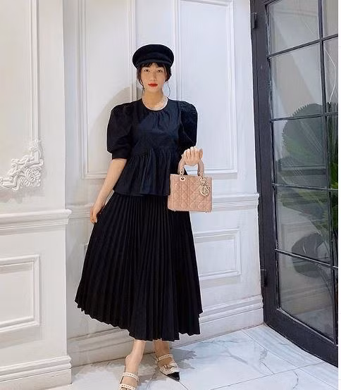 Vắng bóng một khoảng thời gian ngắn, Hòa Minzy tái xuất với hình ảnh cực xinh đẹp. 