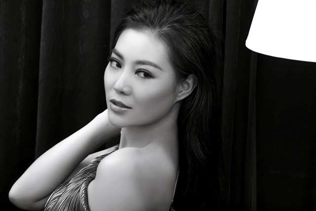 Càng ngày, nữ diễn viên càng trở lên xinh đẹp. Càng ngày, nữ diễn viên càng trở lên xinh đẹp.