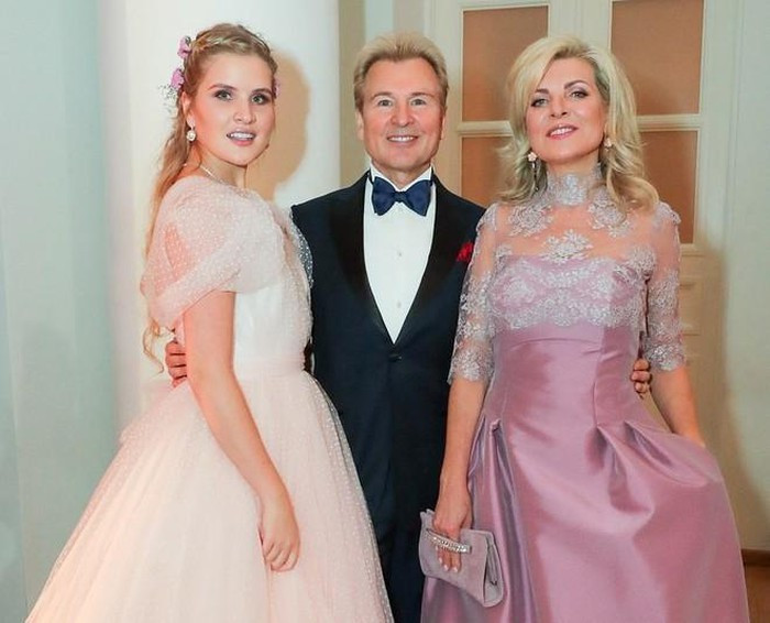 Có gì trong dạ tiệc trưởng thành của các ái nữ gia đình quyền quý nước Nga? ảnh 5