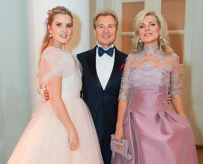 Có gì trong dạ tiệc trưởng thành của các ái nữ gia đình quyền quý nước Nga? ảnh 5