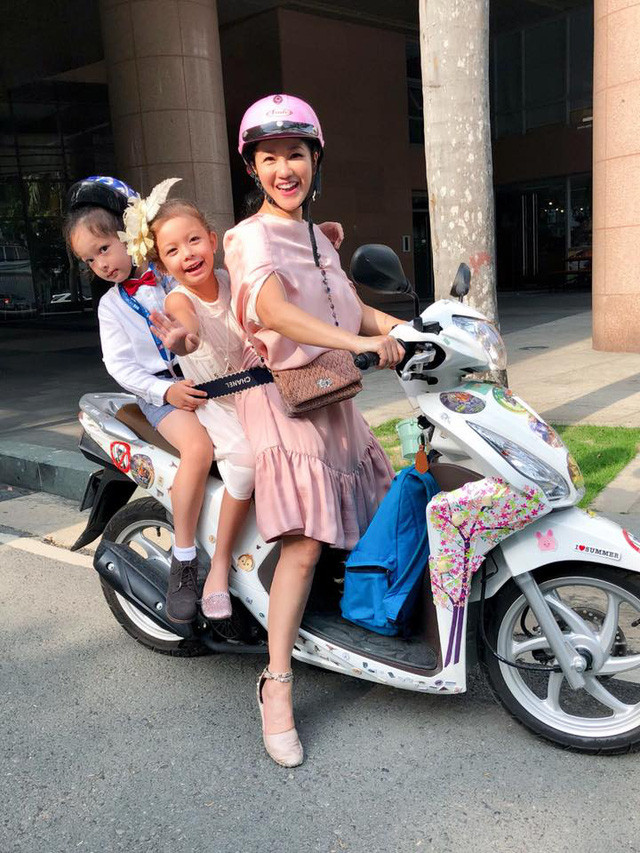 Diva Hồng Nhung: “Tìm đến ba bác sĩ để tư vấn việc nuôi dạy con” - Ảnh 2. Diva Hồng Nhung: “Tìm đến ba bác sĩ để tư vấn việc nuôi dạy con” - Ảnh 2.