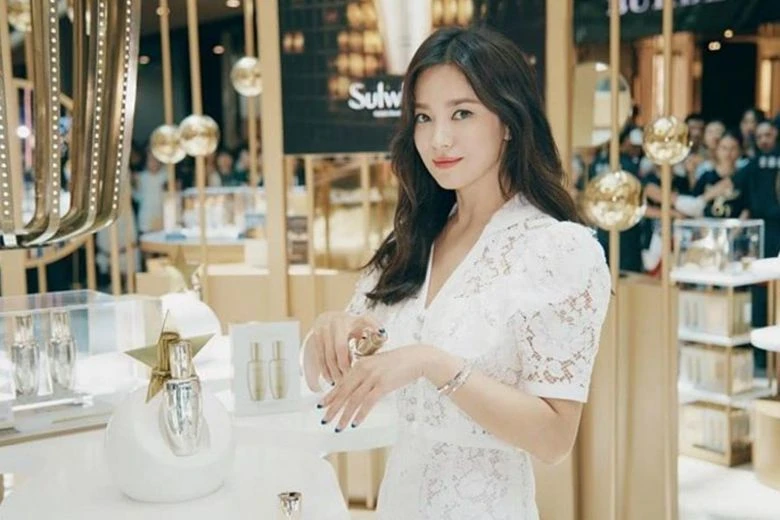 Song Hye Kyo ngày càng trở nên nổi tiếng hơn sau ly hôn.