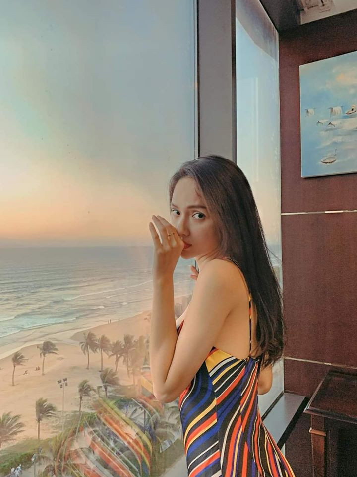 Nhan sắc ngày càng sang chảnh nhưng Hương Giang vẫn lộ khuyết điểm không thể sửa ảnh 4 Nhan sắc ngày càng lên hương nhưng Hương Giang vẫn còn 1 khuyết điểm không thể sửa-6