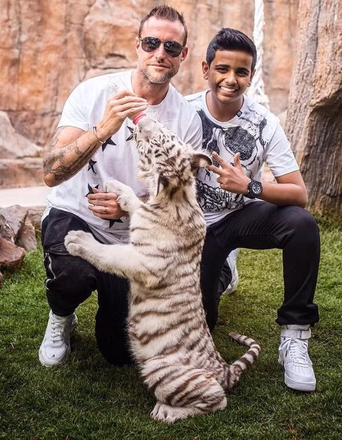 Choáng với cuộc sống sang chảnh của rich kid 10X Dubai ảnh 13 Choáng với cuộc sống sang chảnh của rich kid 10X Dubai ảnh 13