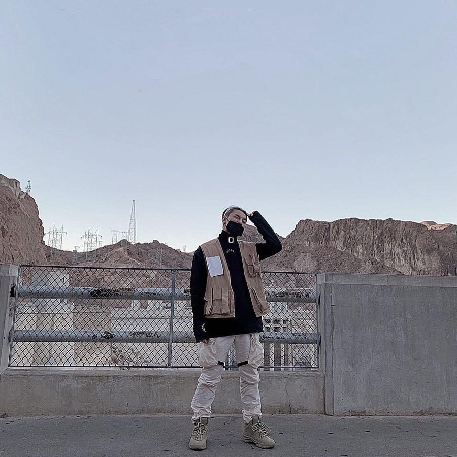 Sơn Tùng cao khiêm tốn, bị dìm hàng nên nhìn như 1m50 ảnh 7 Sơn Tùng sở hữu chiều cao khiêm tốn, vậy mà ai còn nỡ dìm anh ấy tới nơi tới chốn thế này-7