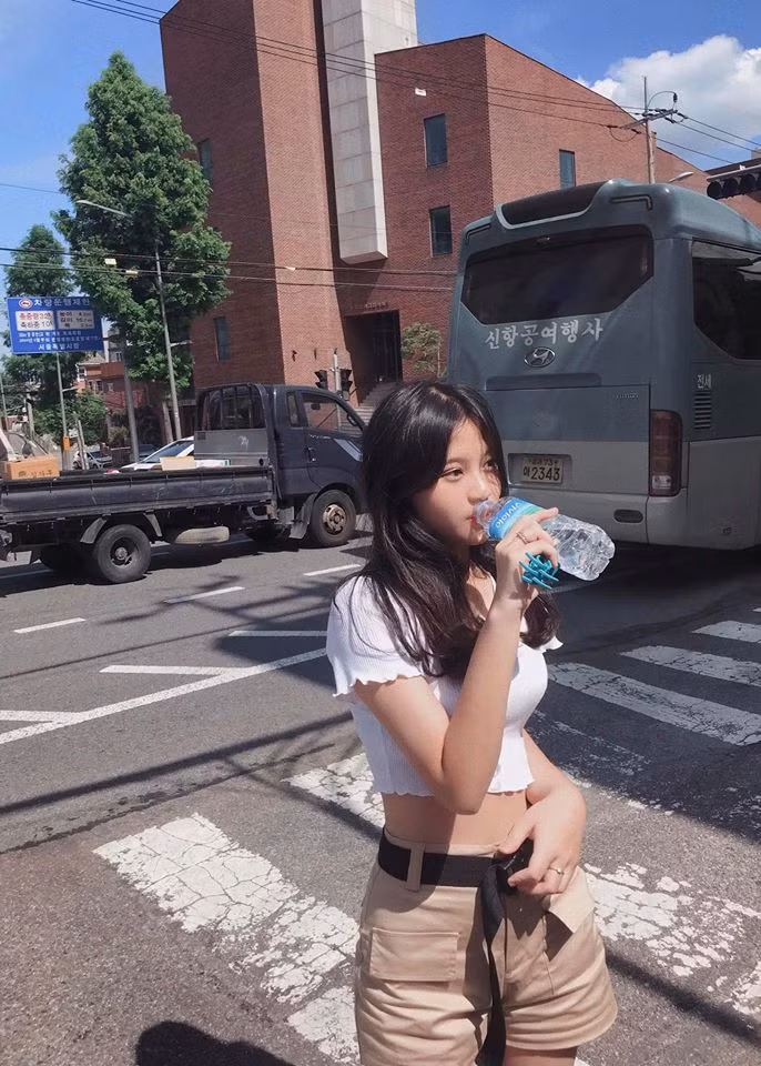 Nữ sinh 10X đen nhẻm, "lột xác cực mạnh" xinh như gái Hàn sau khi bị bạn bè chê bai ảnh 9 Nữ sinh 2003 lột xác cực mạnh xinh như gái Hàn Quốc sau khi bị bạn bè chê béo và quê mùa ảnh 9