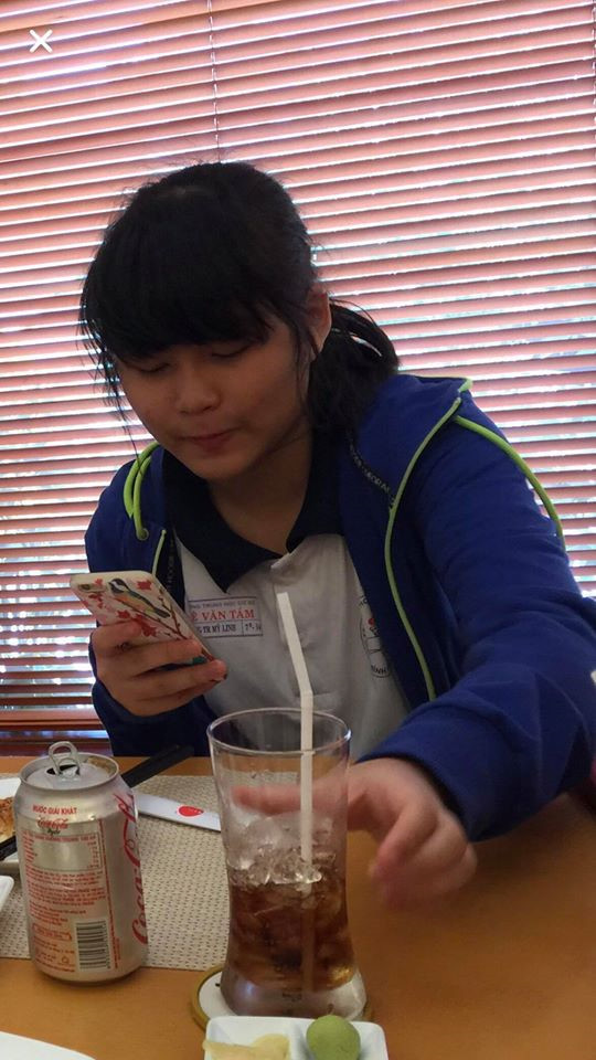 Nữ sinh 10X đen nhẻm, "lột xác cực mạnh" xinh như gái Hàn sau khi bị bạn bè chê bai ảnh 1 Ngoại hình đen nhẻm và thừa cân của Mỹ Linh hồi lớp 9 thường bị bạn bè trêu chọc.