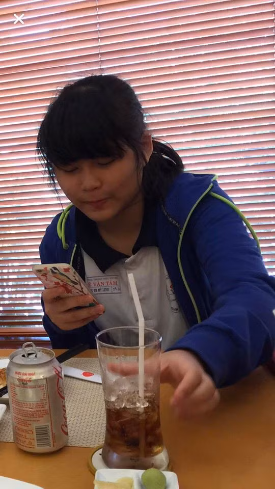 Nữ sinh 10X đen nhẻm, "lột xác cực mạnh" xinh như gái Hàn sau khi bị bạn bè chê bai ảnh 1 Ngoại hình đen nhẻm và thừa cân của Mỹ Linh hồi lớp 9 thường bị bạn bè trêu chọc.