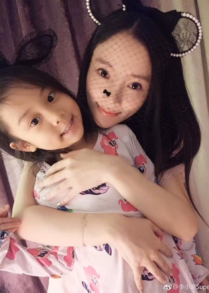 Con gái kiên quyết theo Lý Tiểu Lộ, một mực từ chối ở với Giả Nãi Lượng-2