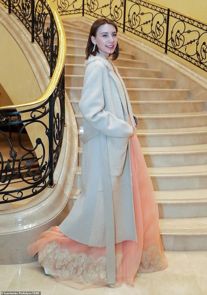 Có gì trong dạ tiệc trưởng thành của các ái nữ gia đình quyền quý nước Nga? ảnh 3