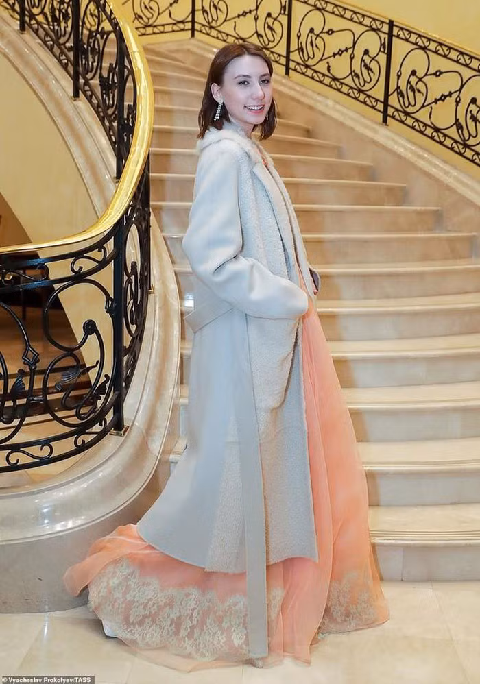 Có gì trong dạ tiệc trưởng thành của các ái nữ gia đình quyền quý nước Nga? ảnh 3