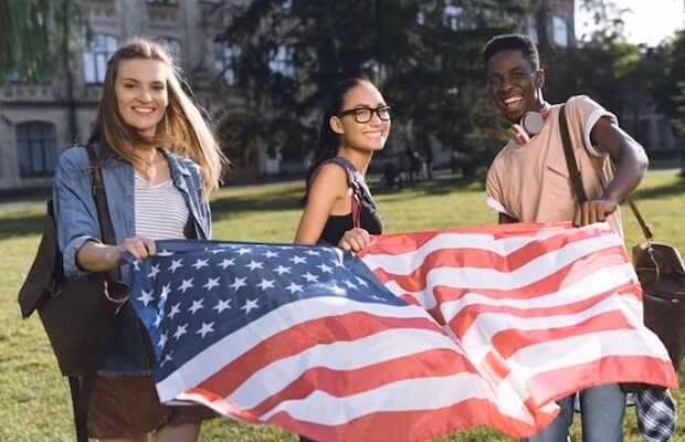 Nền kinh tế Mỹ đang mất hàng tỷ đô la vì lượng du học sinh giảm (Ảnh minh họa).