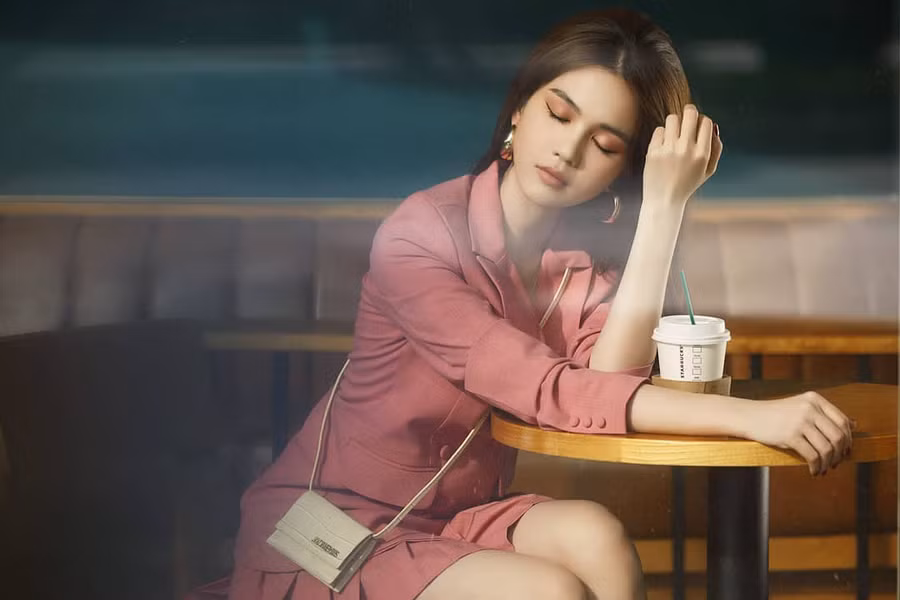 Ngọc Trinh than trời vì không có tiền mua túi... Hermès ảnh 1