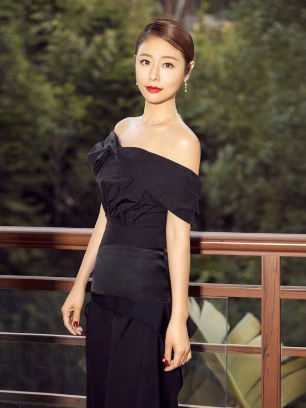 Gặp Dung Ma Ma sau 21 năm "Hoàn Châu Cách Cách", Lâm Tâm Như đứng bật dậy, bỏ cả ghế ngồi hạng A - Ảnh 3.