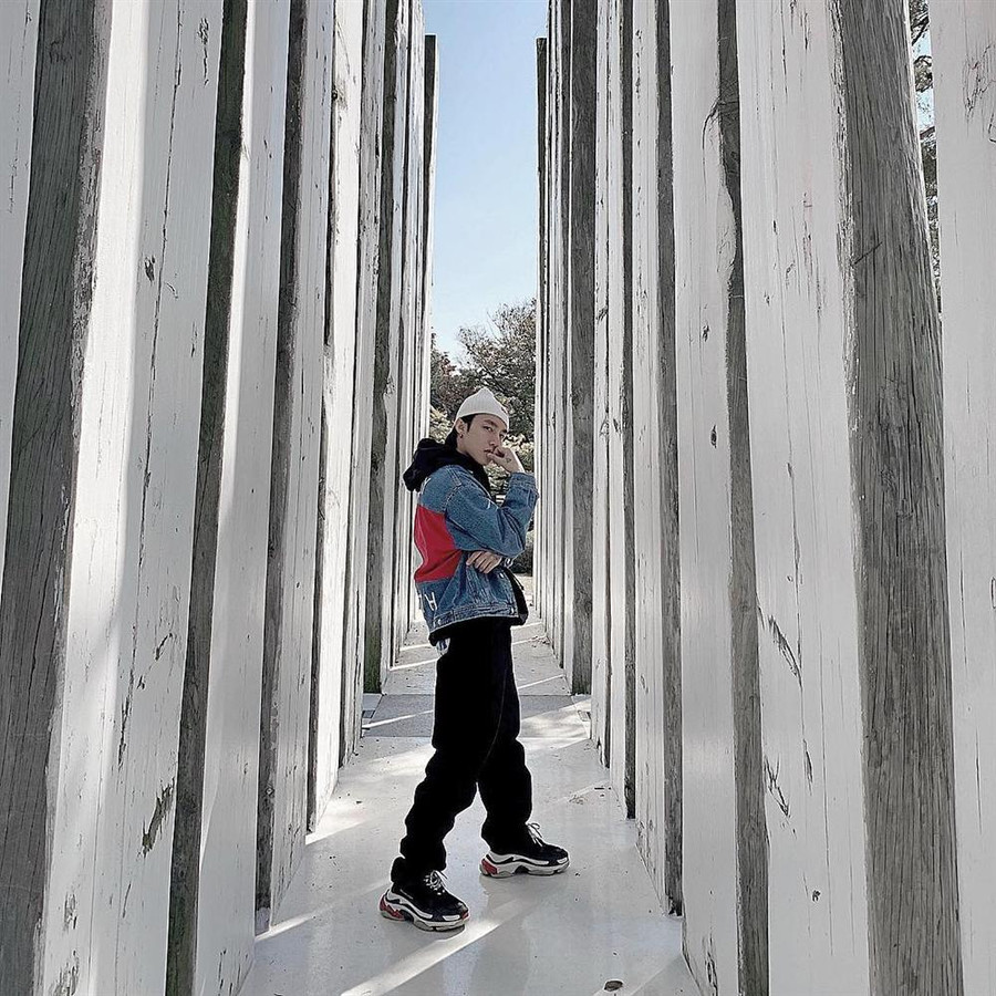 Sơn Tùng cao khiêm tốn, bị dìm hàng nên nhìn như 1m50 ảnh 10 Sơn Tùng sở hữu chiều cao khiêm tốn, vậy mà ai còn nỡ dìm anh ấy tới nơi tới chốn thế này-10