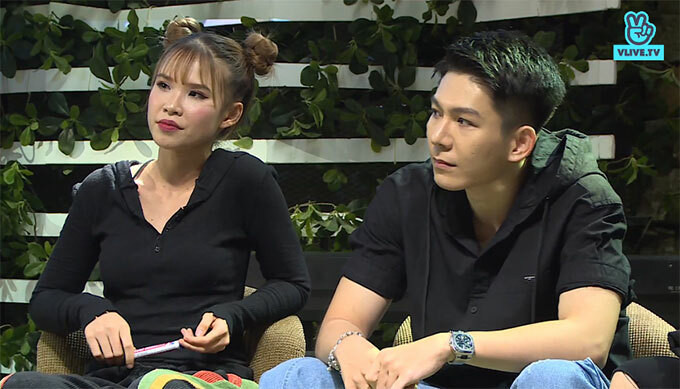 Lắng nghe chia sẻ của cô bạn trẻ, Khởi My cho biết nếu là cô, trong trường hợp bị trêu ghẹo, cô sẽ tới thẳng mặt kẻ nhiều chuyện và nói rằng: "Tôi thích bạn trai đó đấy, có sao không?" để kẻ đó không những dừng trêu mình mà đó cũng được coi là lời tỏ tình gián tiếp. Tuy nhiên, giọng ca Người yêu cũ khuyên các bạn học sinh nên tập trung vào việc học hành hơn là yêu đương ở tuổi teen vì còn cả tương lai dài phía trước. Kelvin Khánh - Khởi My khuấy động Fan Meeting tại Hà Nội - 15