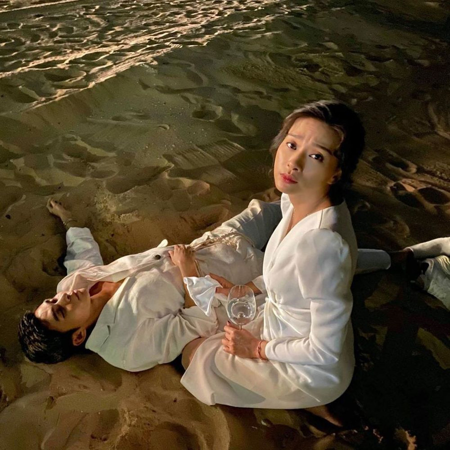 Đông Nhi đăng album ảnh cưới, Ngô Kiến Huy - Jun Phạm "giận tím người" ảnh 9 Đông Nhi đăng album ảnh cưới, Ngô Kiến Huy - Jun Phạm giận tím người vì bị dìm tả tơi-11