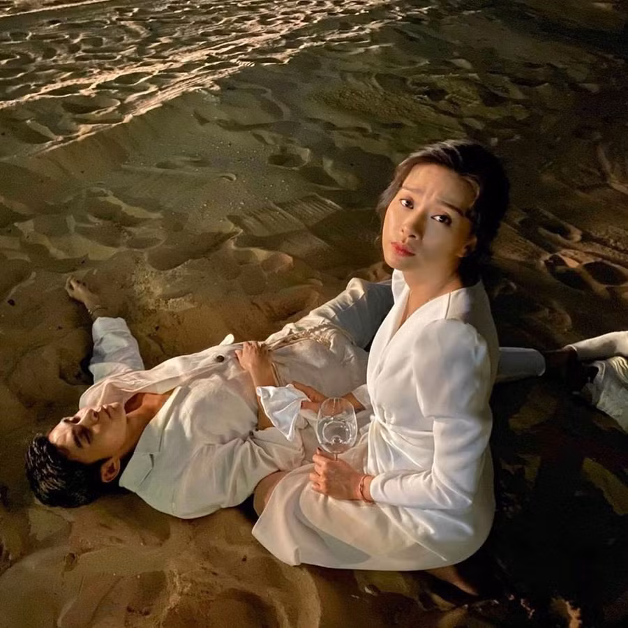 Đông Nhi đăng album ảnh cưới, Ngô Kiến Huy - Jun Phạm giận tím người vì bị dìm tả tơi-11