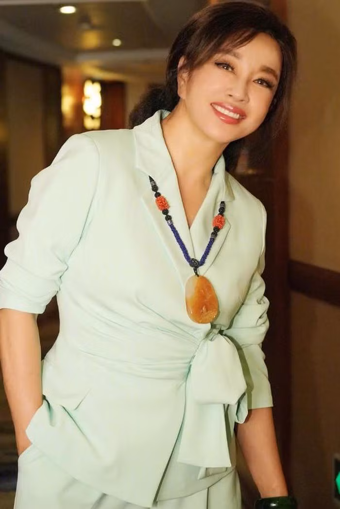 Lưu Hiểu Khánh thẩm mỹ toàn bộ gương mặt? ảnh 1