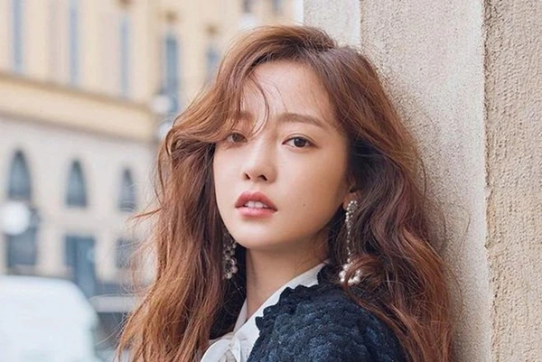 Goo Hara bằng chứng sống của nạn bắt nạt học đường ở Hàn.