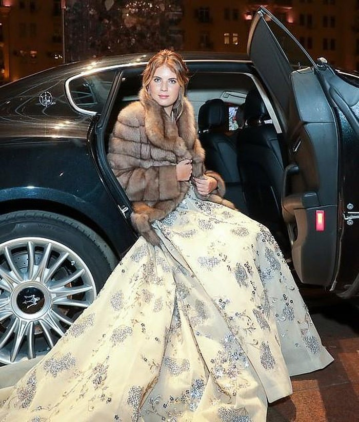 Có gì trong dạ tiệc trưởng thành của các ái nữ gia đình quyền quý nước Nga? ảnh 7