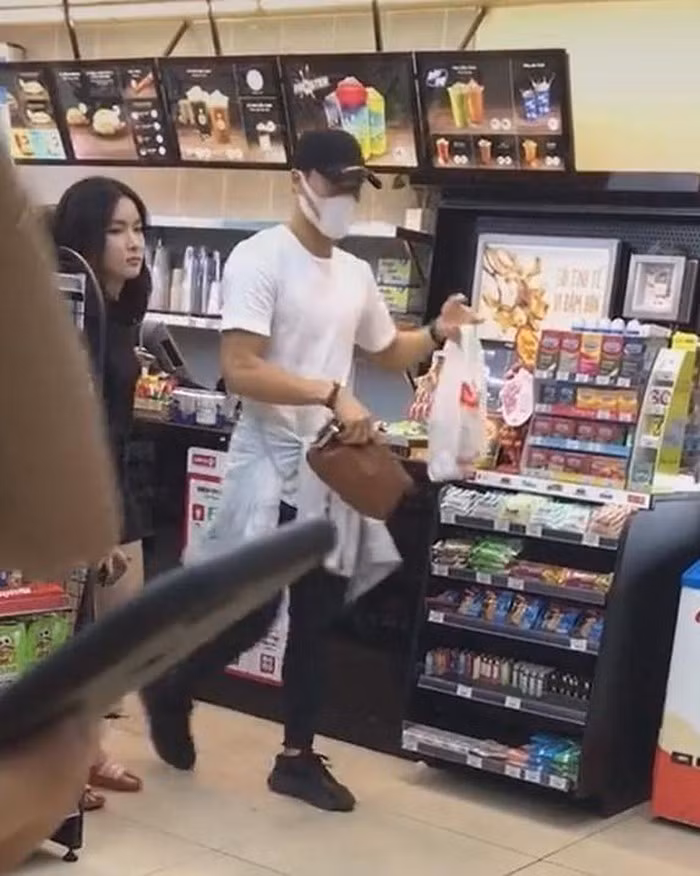 Bạn gái tin đồn nói sẽ yêu thủ môn Bùi Tiến Dũng nếu được chọn ảnh 2