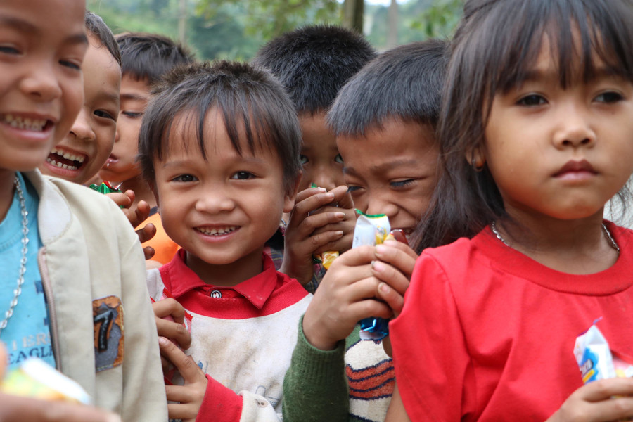 Thầy giáo dành cả thanh xuân ‘làm đường, làm nhà, làm sân trường’ cho trò vùng khó Thầy giáo dành cả thanh xuân ‘làm đường, làm nhà, làm sân trường’ cho trò