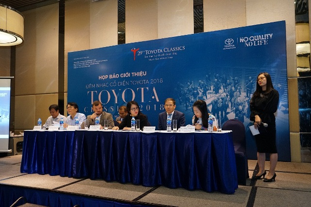 Ban tổ chức thông tin với báo chí về đêm nhạc tại buổi họp báo Ban tổ chức thông tin với báo chí về đêm nhạc tại buổi họp báo