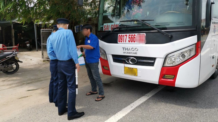 Sở GTVT Quảng Ngãi giao Thanh tra Sở này tăng cường tuần tra, kiểm soát, xử lý nghiêm các hành vi vi phạm về trật tự ATGT, đặc biệt là các trường hợp dừng đỗ, đón trả khách sai quy định.