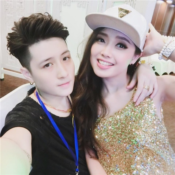 chuyen-tinh-cua-mc-dep-nhat-vtv-va-nguoi-yeu-dong-gioi-kem-7-tuoi--giadinhvietnam.com 7 chuyen-tinh-cua-mc-dep-nhat-vtv-va-nguoi-yeu-dong-gioi-kem-7-tuoi--giadinhvietnam.com 7