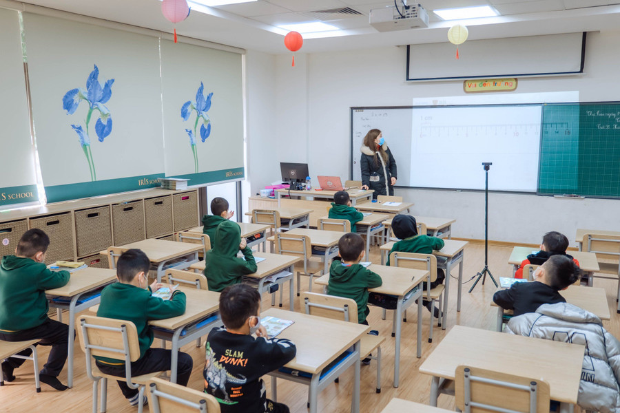 Trường Iris triển khai dạy học 2 – trong – 1 từ khi dịch bệnh Covid-19 mới bắt đầu xuất hiện tại Thái Nguyên. Trường Iris triển khai dạy học 2 – trong – 1 từ khi dịch bệnh Covid-19 mới bắt đầu xuất hiện tại Thái Nguyên.