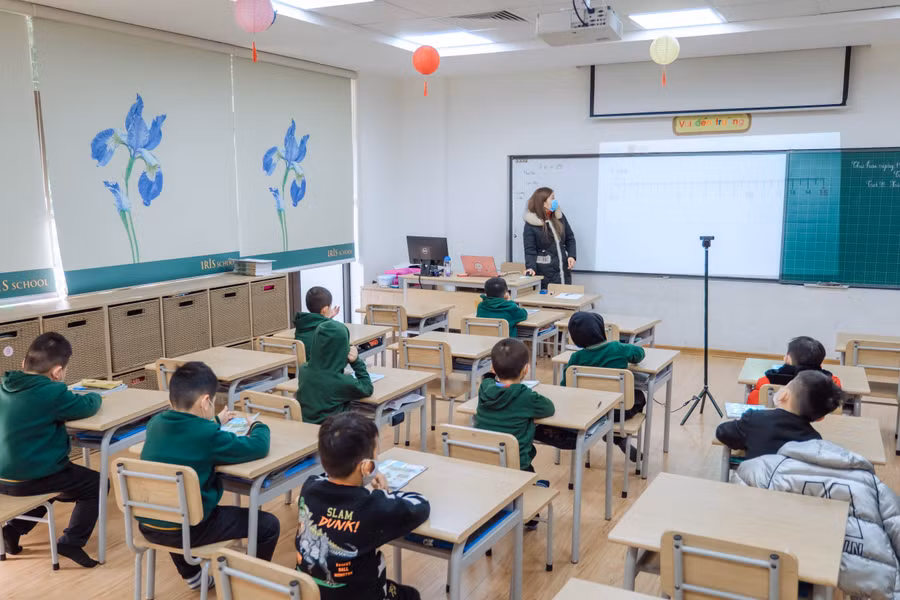 Trường Iris triển khai dạy học 2 – trong – 1 từ khi dịch bệnh Covid-19 mới bắt đầu xuất hiện tại Thái Nguyên.