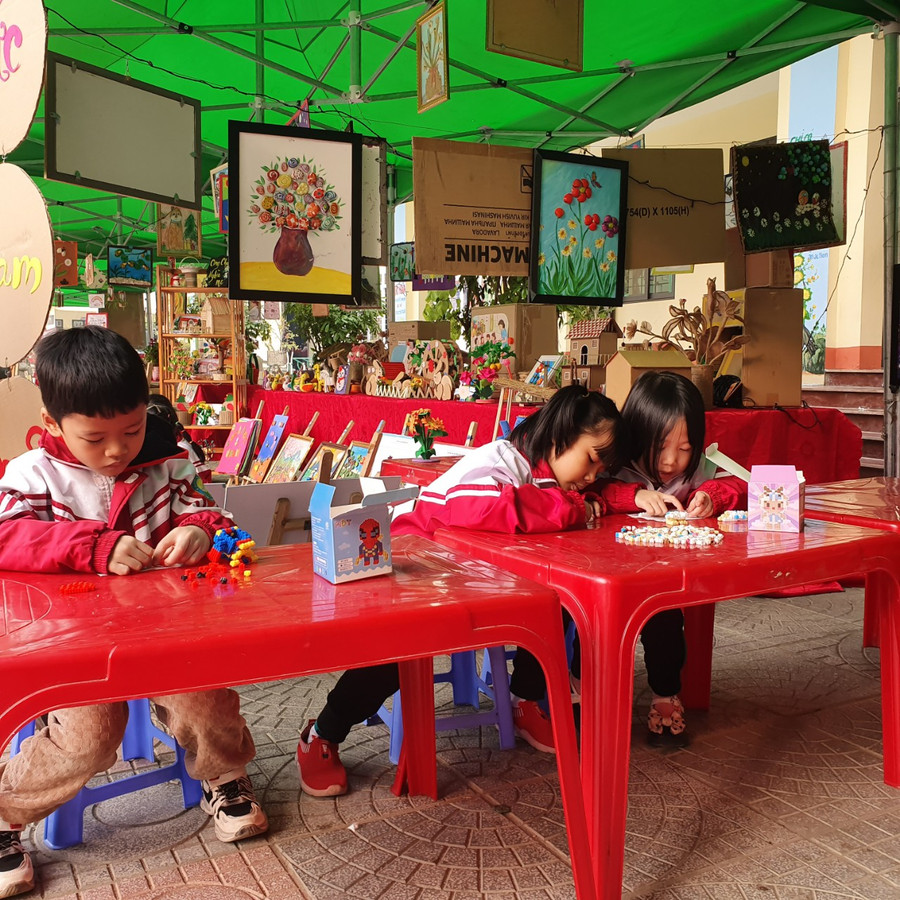 Trường Tiểu học Bắc Lệnh thường tổ chức cho học sinh sáng tạo các sản phẩm STEM để hướng tới "học đi đôi với hành".