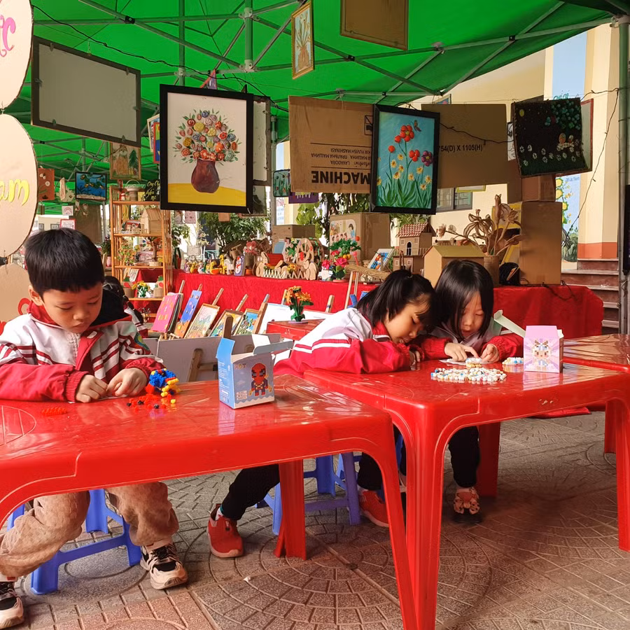 Trường Tiểu học Bắc Lệnh thường tổ chức cho học sinh sáng tạo các sản phẩm STEM để hướng tới "học đi đôi với hành".